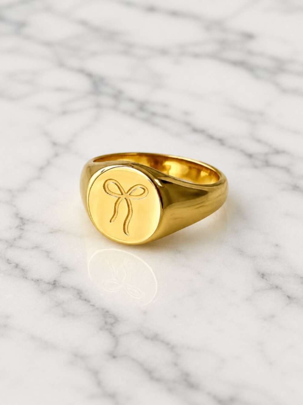 "LoveShack" Ribbon Signet 18K Ring - Picture 2 of 2